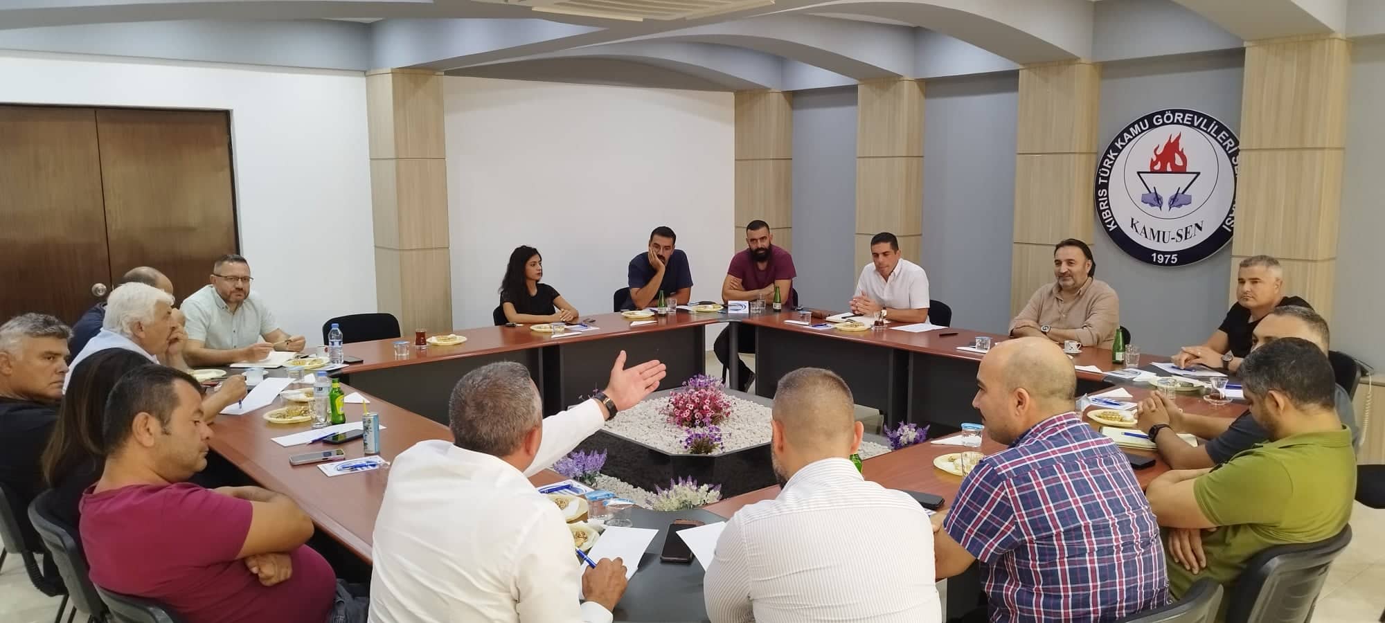12 Sendika bugünden itibaren şok grev ve eylemlere başlıyor