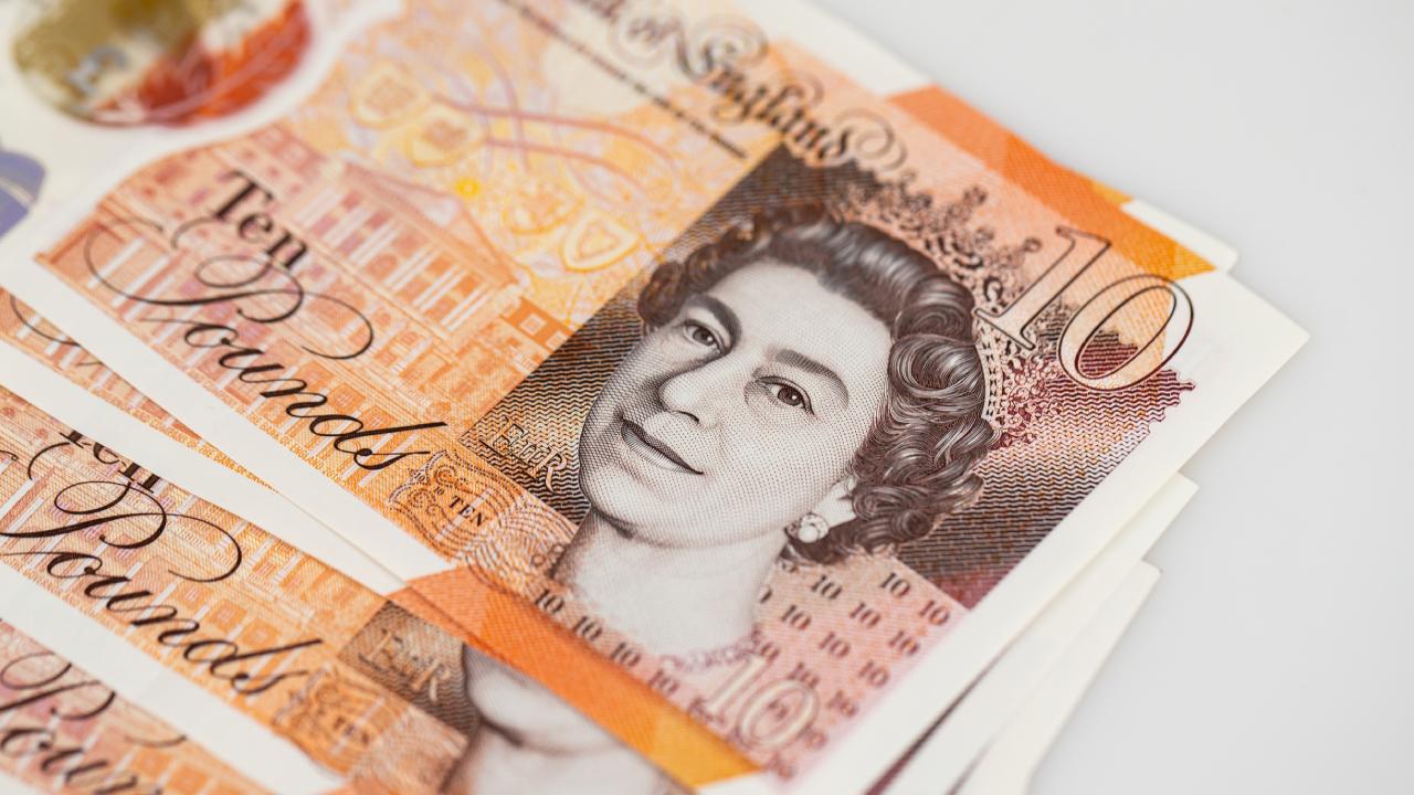 Sterlin, dolar karşısında 37 yılın en düşük seviyesinde