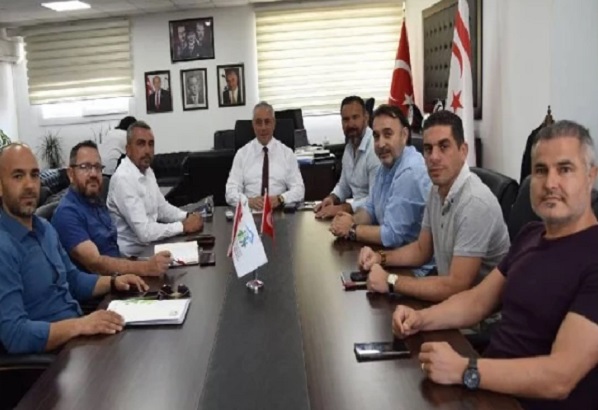 Taçoy eylem kararı alan sendika temsilcileriyle görüşerek taleplerini dinledi