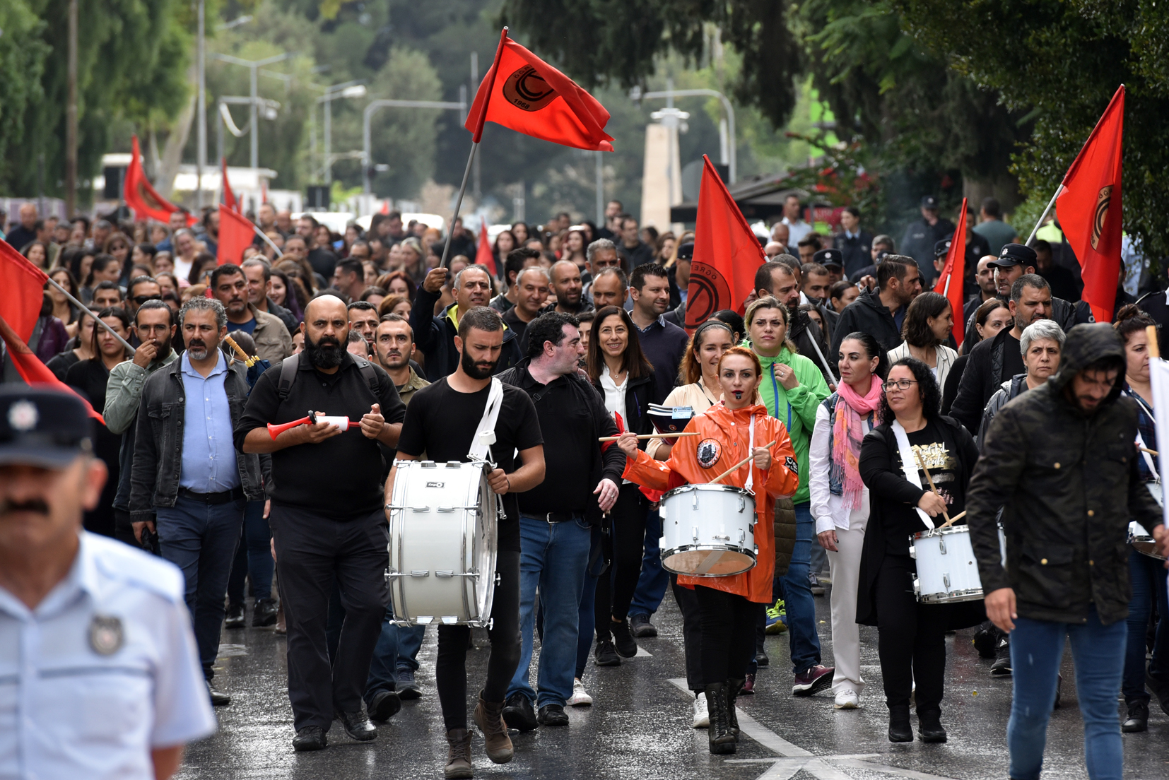 Kıbrıs Türk Orta Eğitim Öğretmenler Sendikası, Meclis önünde eylem yaptı