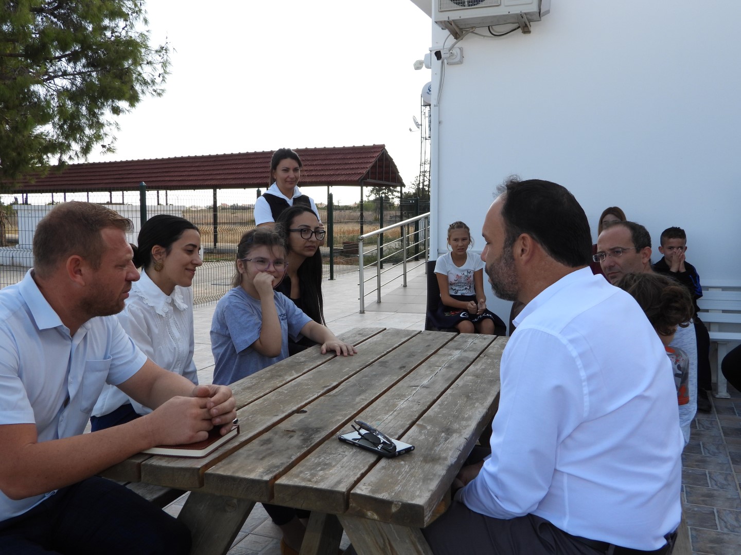 İskele Belediye Başkan Sadıkoğlu, Ötüken Özel Eğitim Okulu’nu ziyaret etti