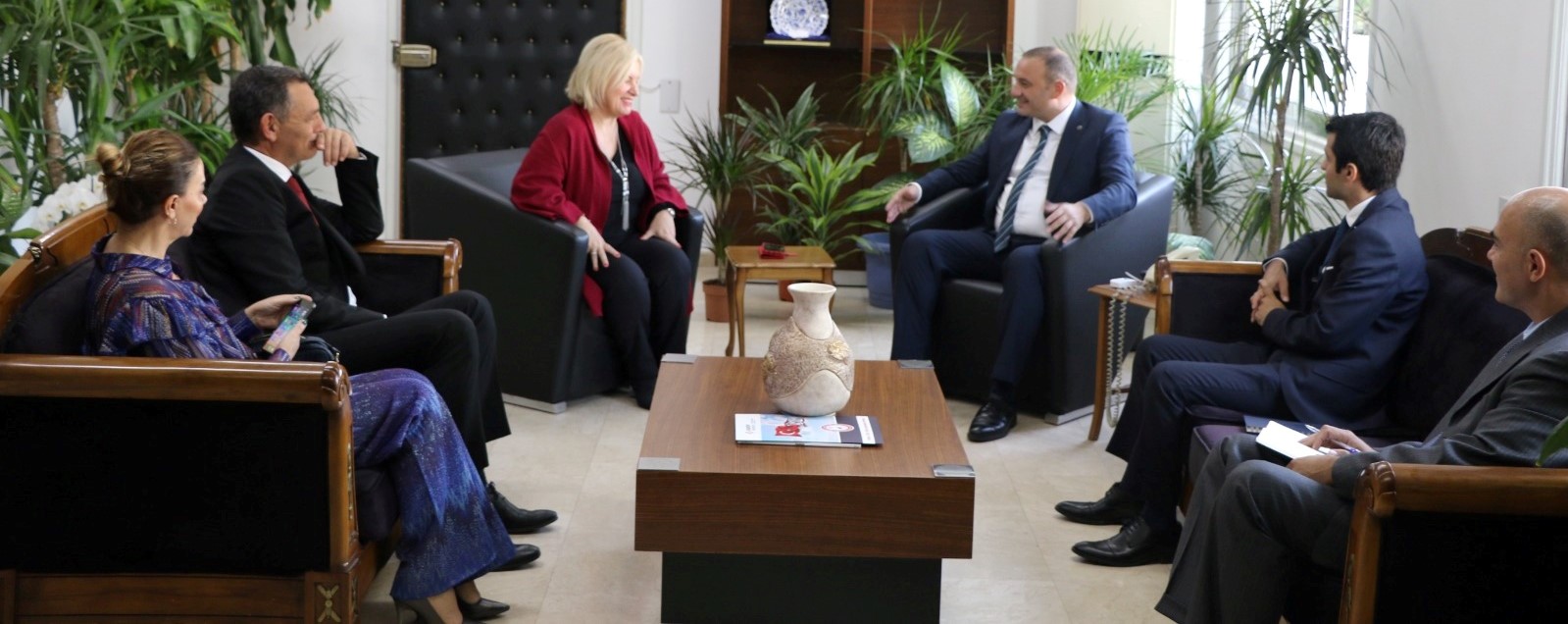 Maliye Bakanı Şan, Halk Bankası Ülke Müdürü Özen’i kabul etti
