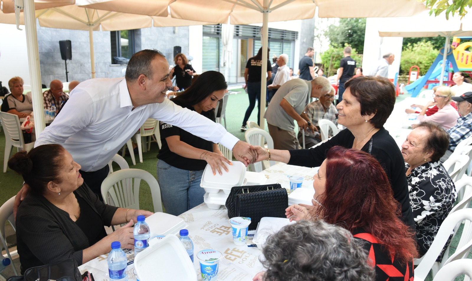LTB, Yaşlılara Hizmet Birimi üyeleri için yemek düzenledi