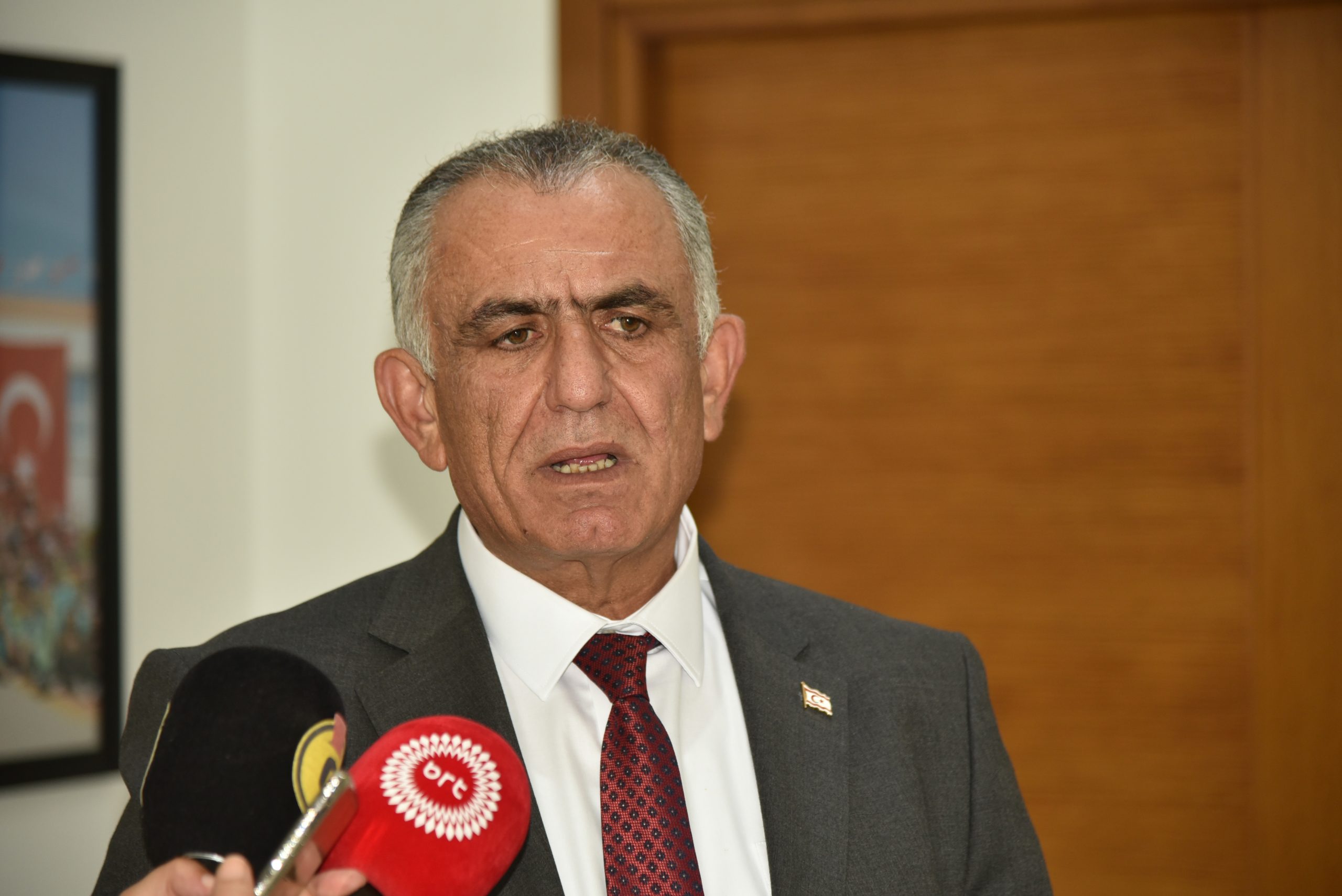Çavuşoğlu:Çalışanlara sesleniyorum, bu mücadelede hukuki zemin yoktur