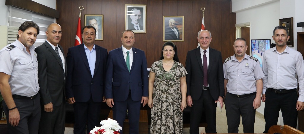 Maliye Bakanı Şan, üstün gayret ve başarı gösteren 6 gümrük personelini takdir ederek, ödüllendirdi
