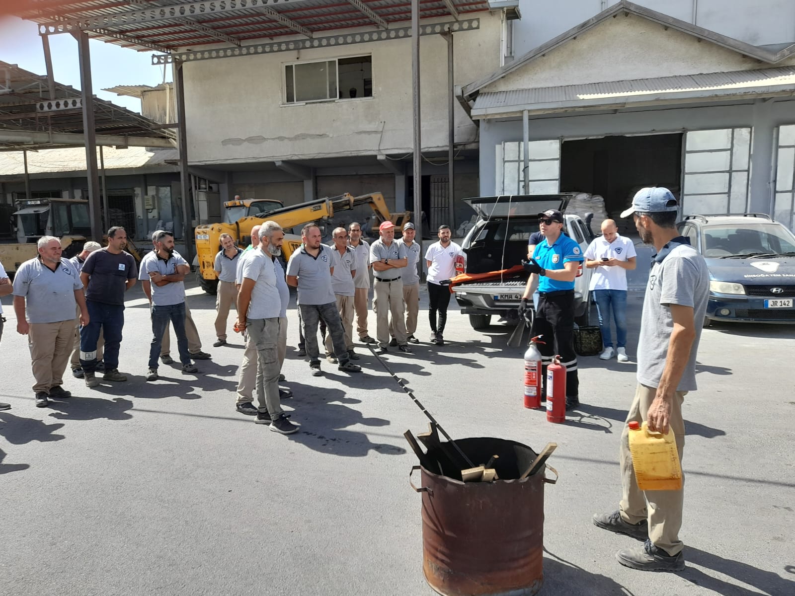 SSTB: Halka, olası yangınları önleme, yangınla mücadele, söndürme ve kurtarma becerilerini kazandırma eğitimleri veriliyor
