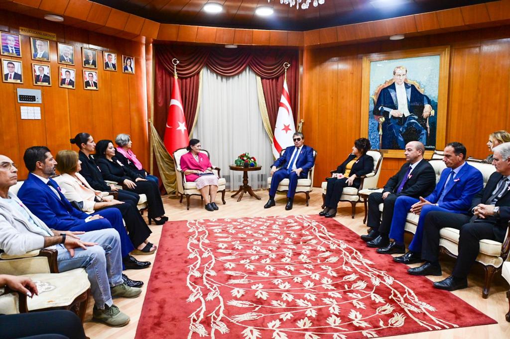 Başbakan Üstel, Meme Kanseri Bilinçlendirme ve Farkındalık Ayı çerçevesinde Kanser Hastalarına Yardım Derneği’ni kabul etti