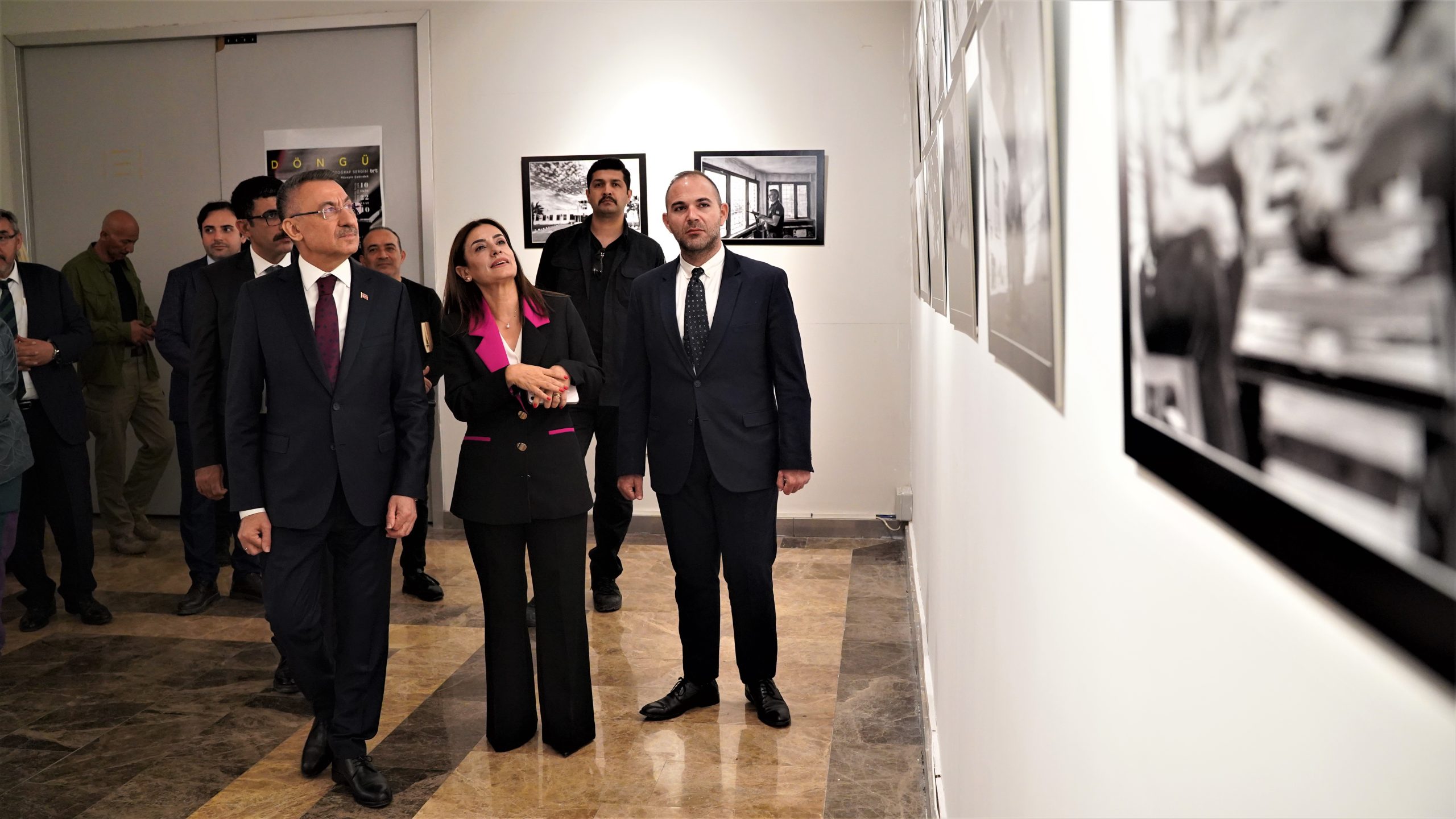 Oktay, BRT Yayıncılık Tarihi Müzesi’ni ve Döngü adlı sergiyi gezdi
