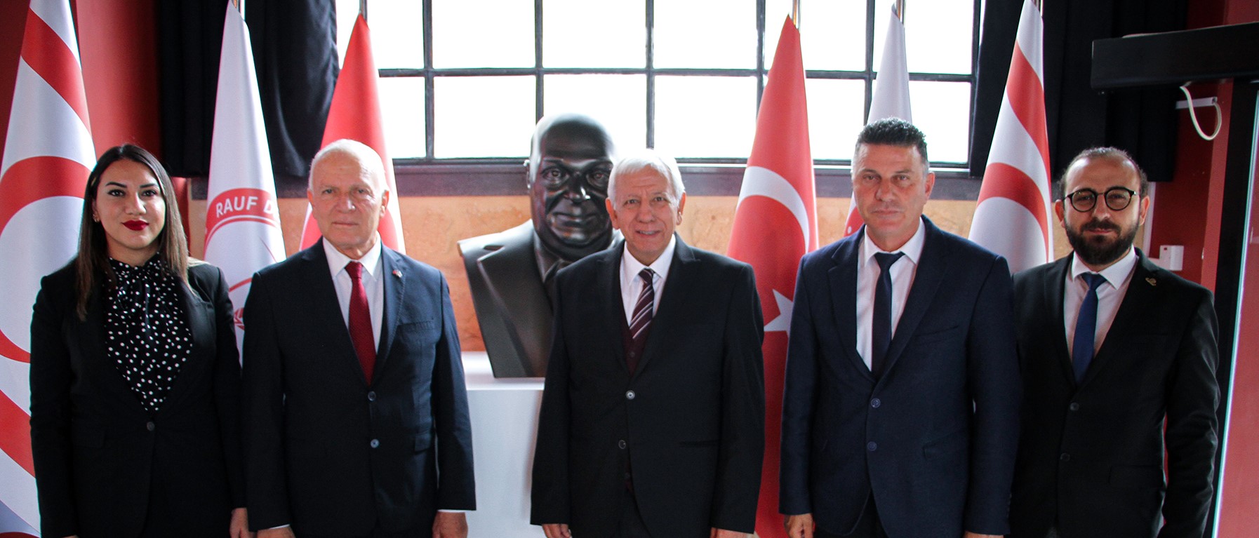Töre, Rauf Denktaş Üniversitesi’ni ziyaret etti