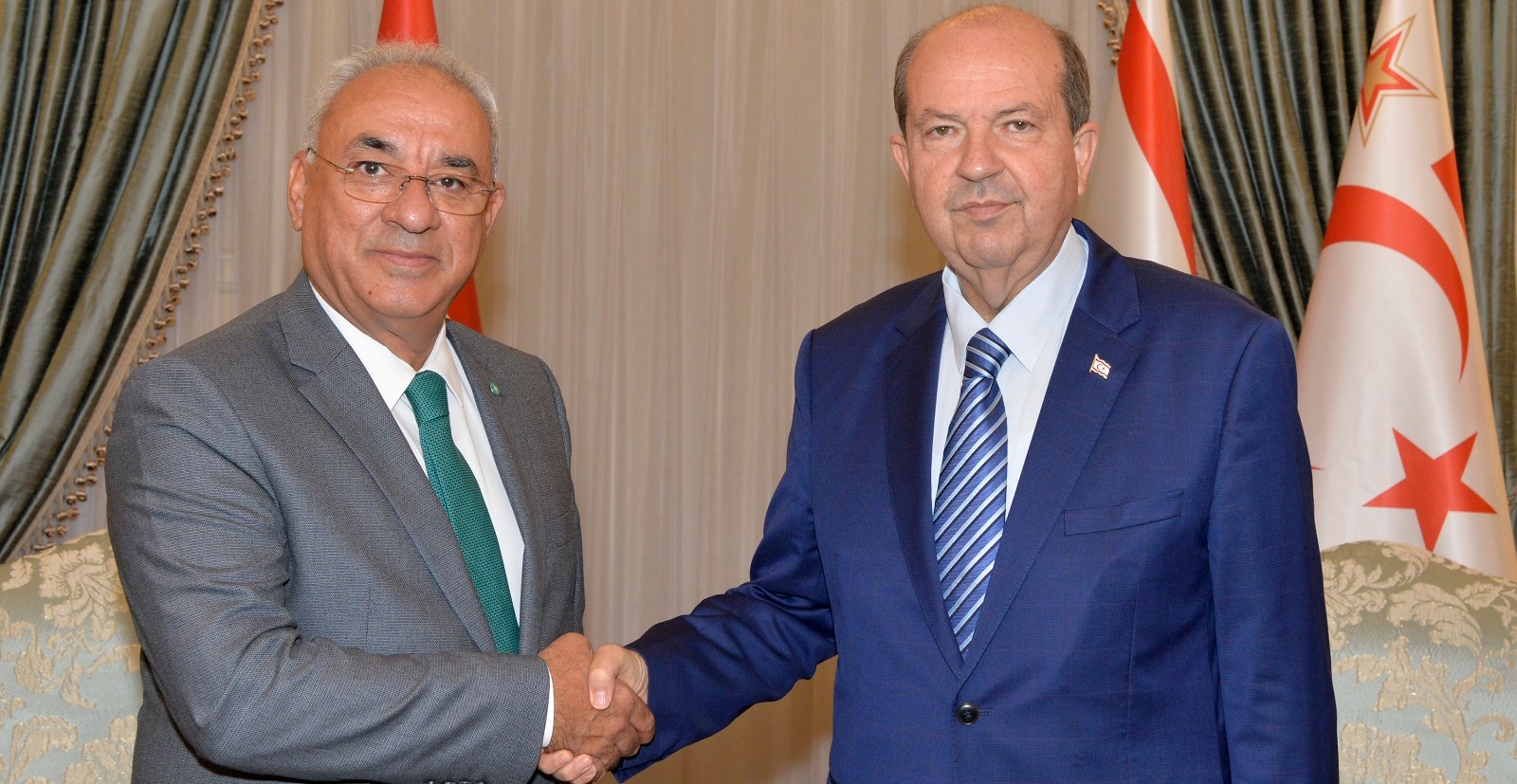 Cumhurbaşkanı Tatar, DSP Genel Başkanı Aksakal ve beraberindeki heyeti kabul etti