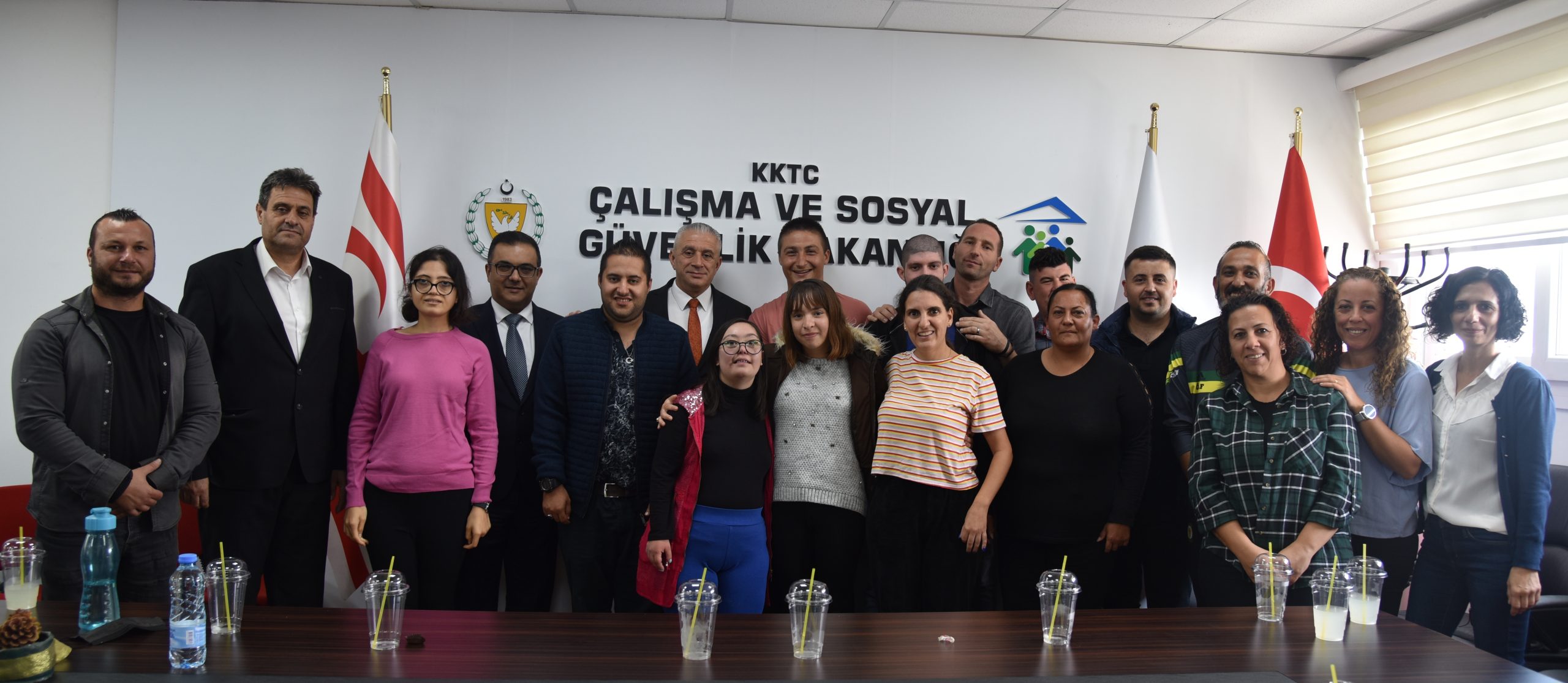 Çalışma Bakanı Taçoy, 18 Yaş Üstü Engelli ve Rehabilitasyon Merkezi yetkilileri ve merkeze devam eden gençleri kabul etti