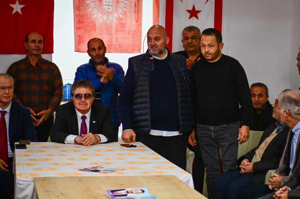Başbakan Ünal Üstel, Vadili’nin yeni örgüt başkanı Hasan Topal’ı tebrik etti