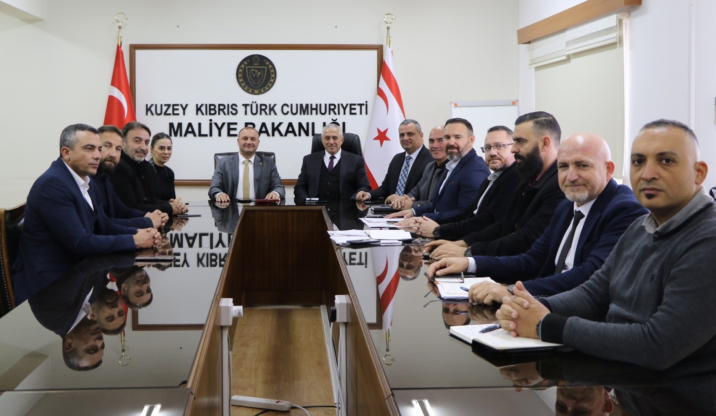 Maliye Bakanı Şan ile Çalışma ve Sosyal Güvenlik Bakanı Taçoy, kamuda örgütlü sendikalarla görüştü