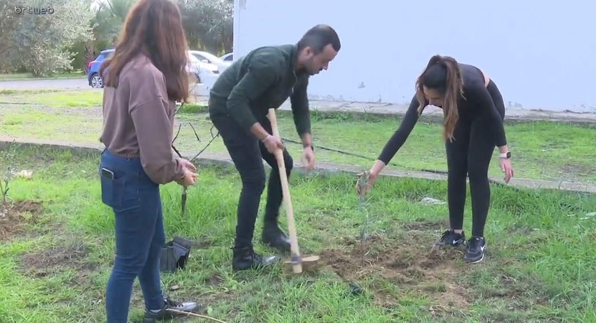 “Her Öğrenci Bir Fidan Projesi”  kapsamında fidan dikimi etkinliği gerçekleştirildi