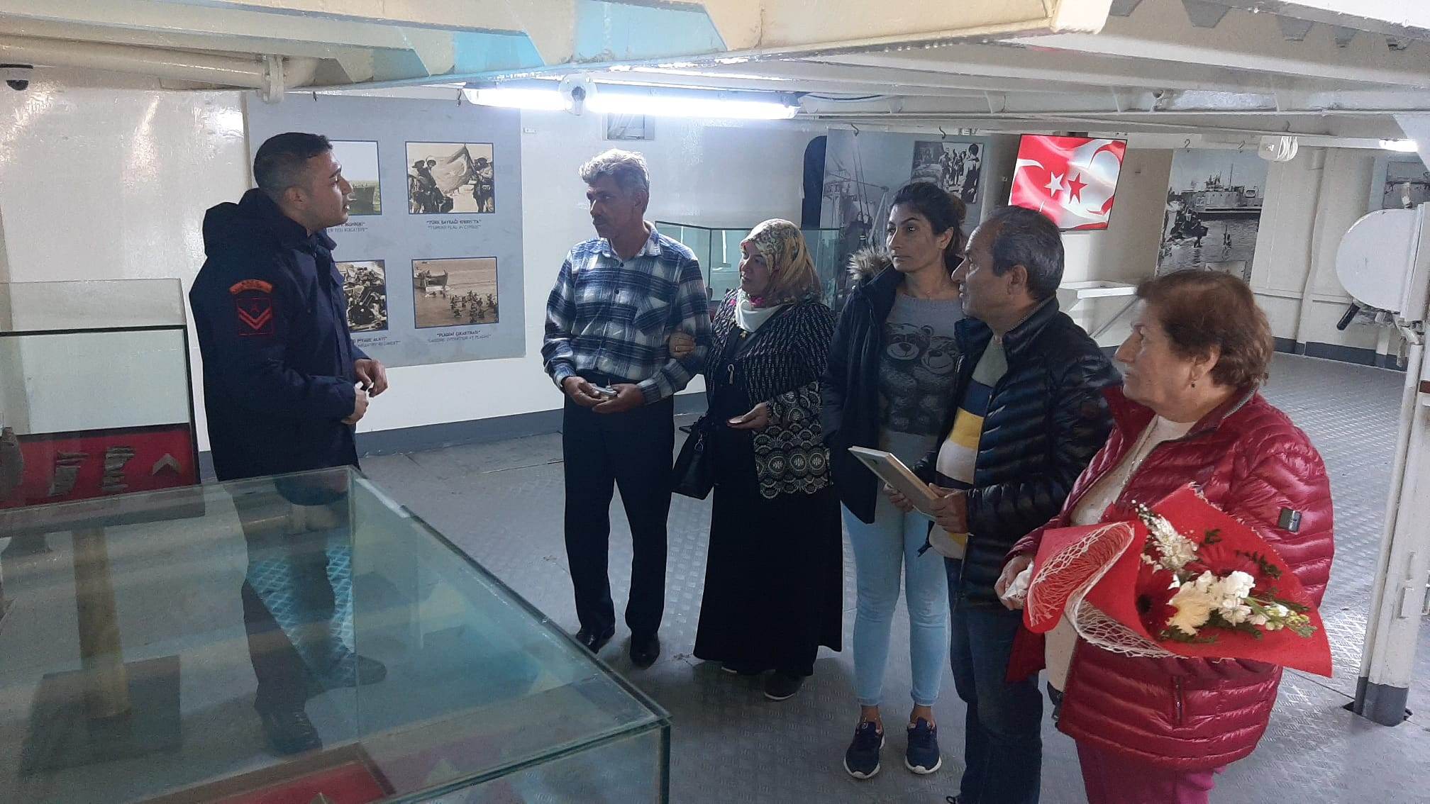 Anıt Gemi’ye ziyaretçi akını