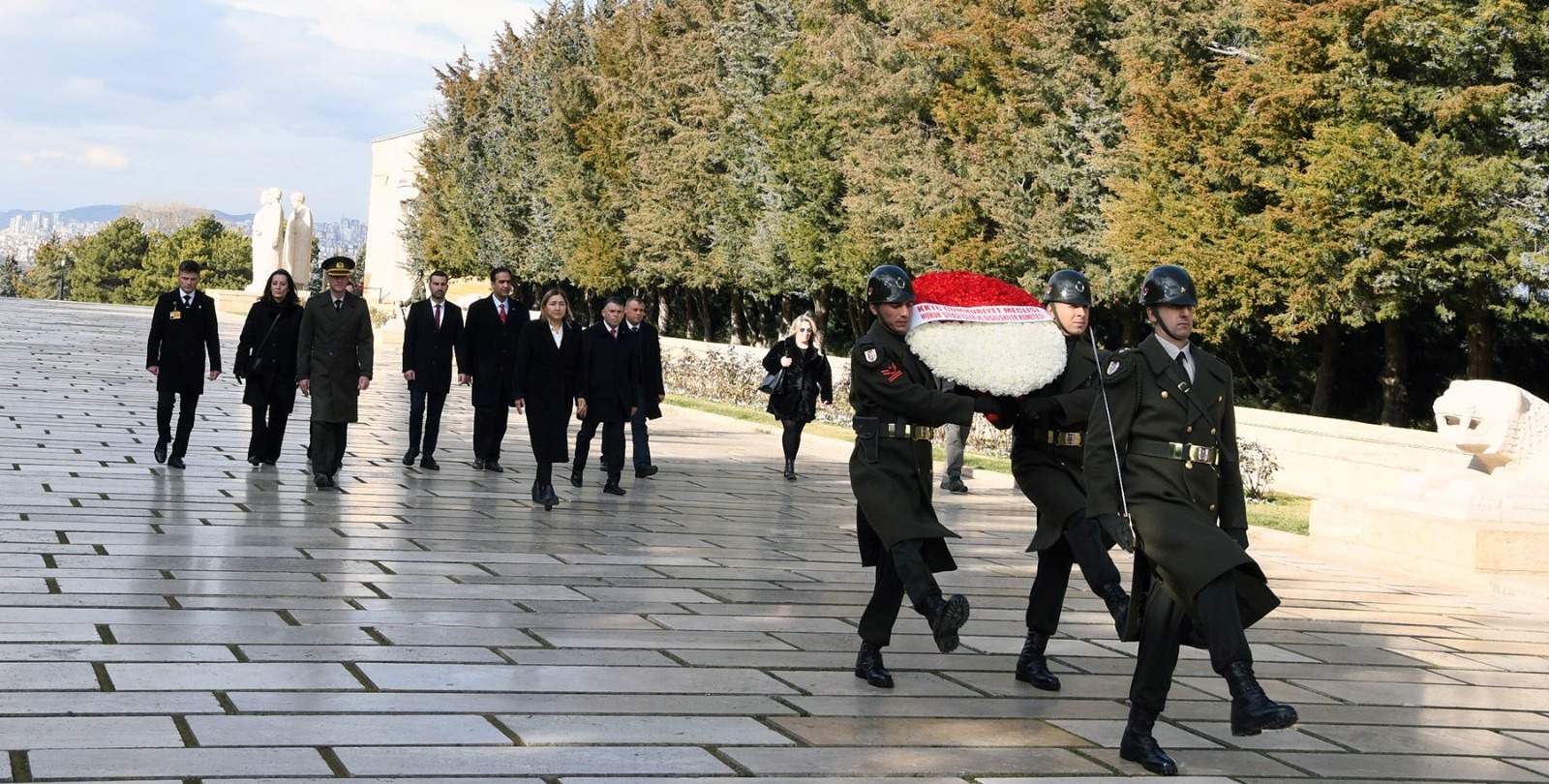 Cumhuriyet Meclisi Hukuk, Siyasi İşler ve Dışilişkiler Komitesi Anıtkabir’i ziyaret etti