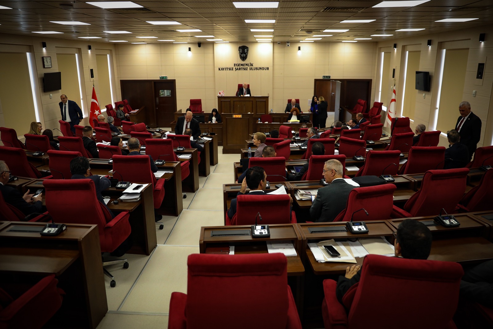 Sayıştay Başkanlığı, Hukuk Dairesi, Sivil Savunma Teşkilatı Başkanlığı, Bayındırlık ve Ulaştırma Bakanlığı ile Ekonomi Bakanlığı bütçeleri onaylandı