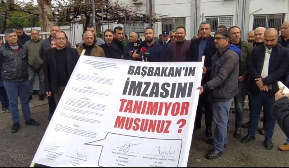 Bazı sendikalar Maliye Bakanlığı önünde eylem yaptı