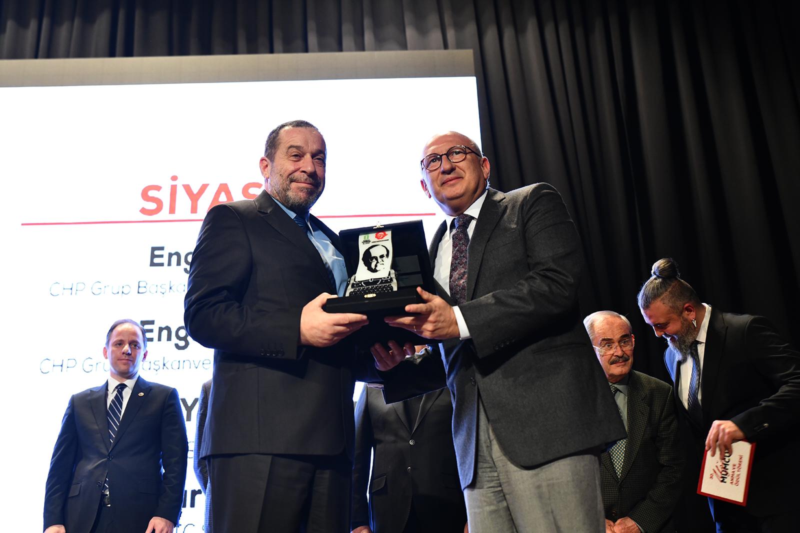 Denktaş’a “Yılın Siyasetçisi” ödülü
