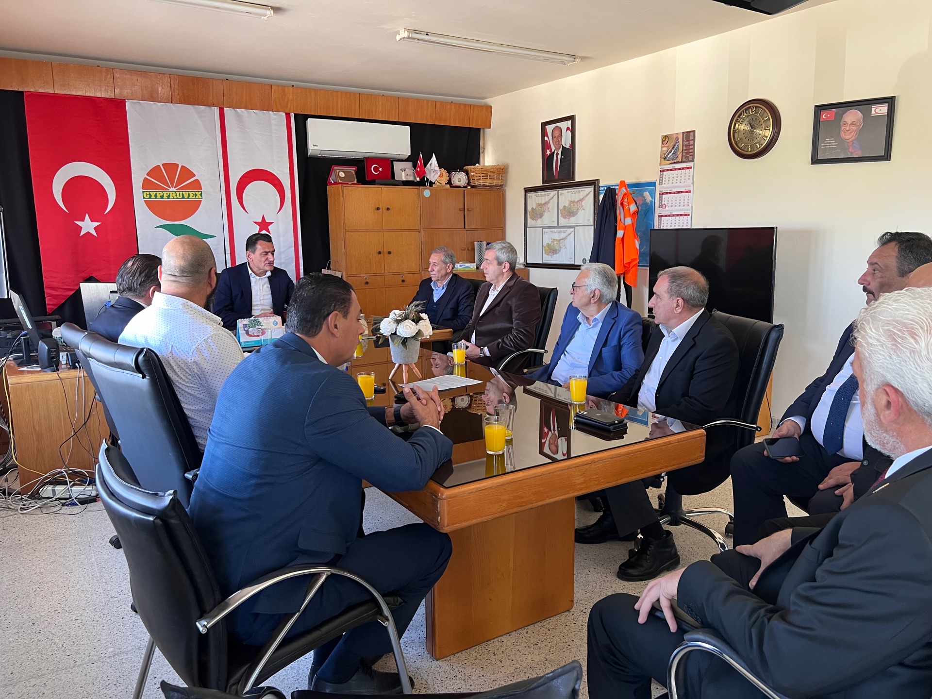 Tarım Bakanı Oğuz yeni Cypfruvex yönetimiyle bir araya geldi