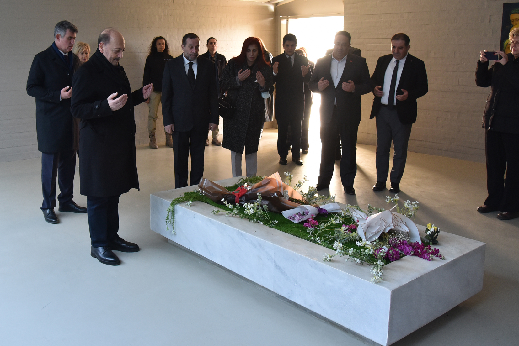TC Çalışma ve Sosyal Güvenlik Bakanı Bilgin, Kurucu Cumhurbaşkanı Denktaş’ın anıt mezarını ziyaret etti