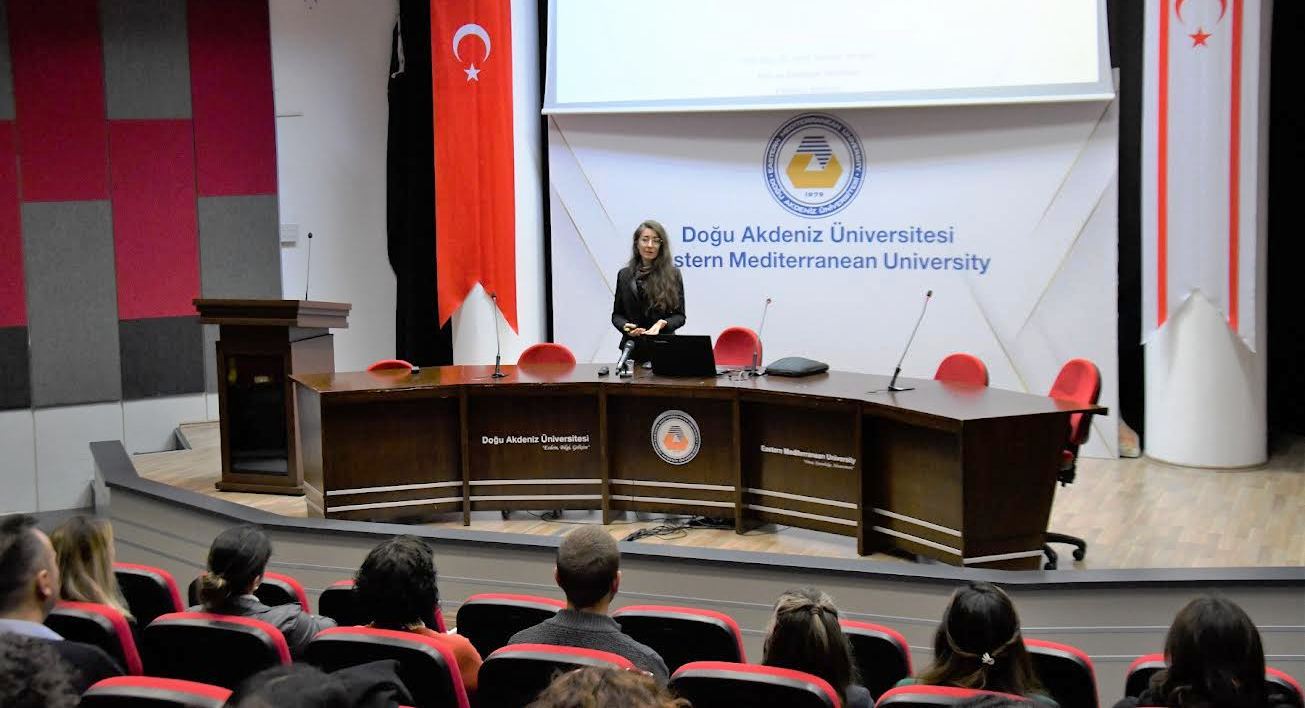 DAÜ’de deprem sürecinde psikososyal destek ve öğrencilerle iletişim konusunda çalışanlara yönelik eğitim düzenlendi