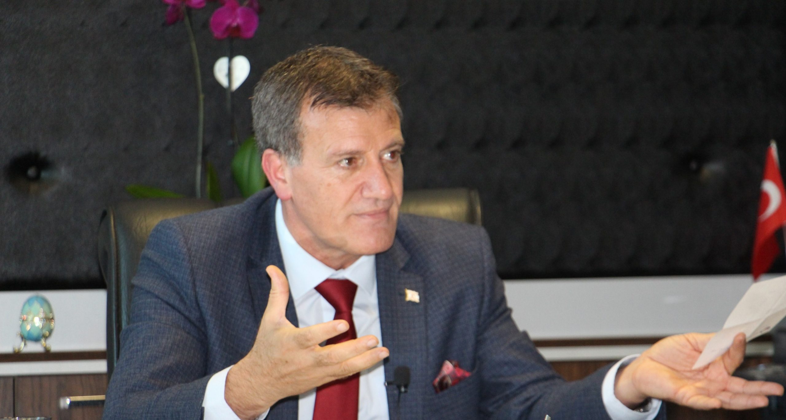 Erhan Arıklı: Uçak temininde yaşanan sorun nedeniyle Adana’daki vatandaşları ülkeye getiremiyoruz
