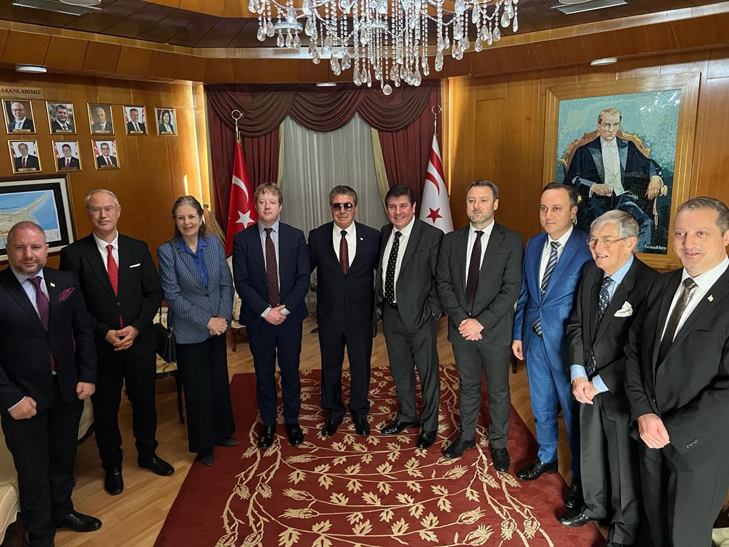 Başbakan Üstel,İngiliz Parlamenter heyetini kabul etti