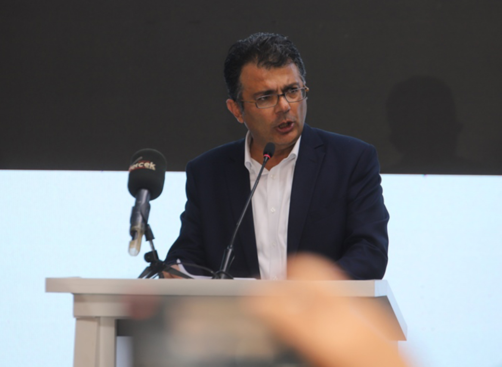 Akansoy hükümetten kesinti ve ek vergi içeren kararnameyi geri almasını istedi