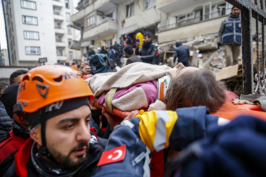 KKTC’den ekipler, arama-kurtarma ve yardım çalışmaları için deprem bölgelerine gidiyor