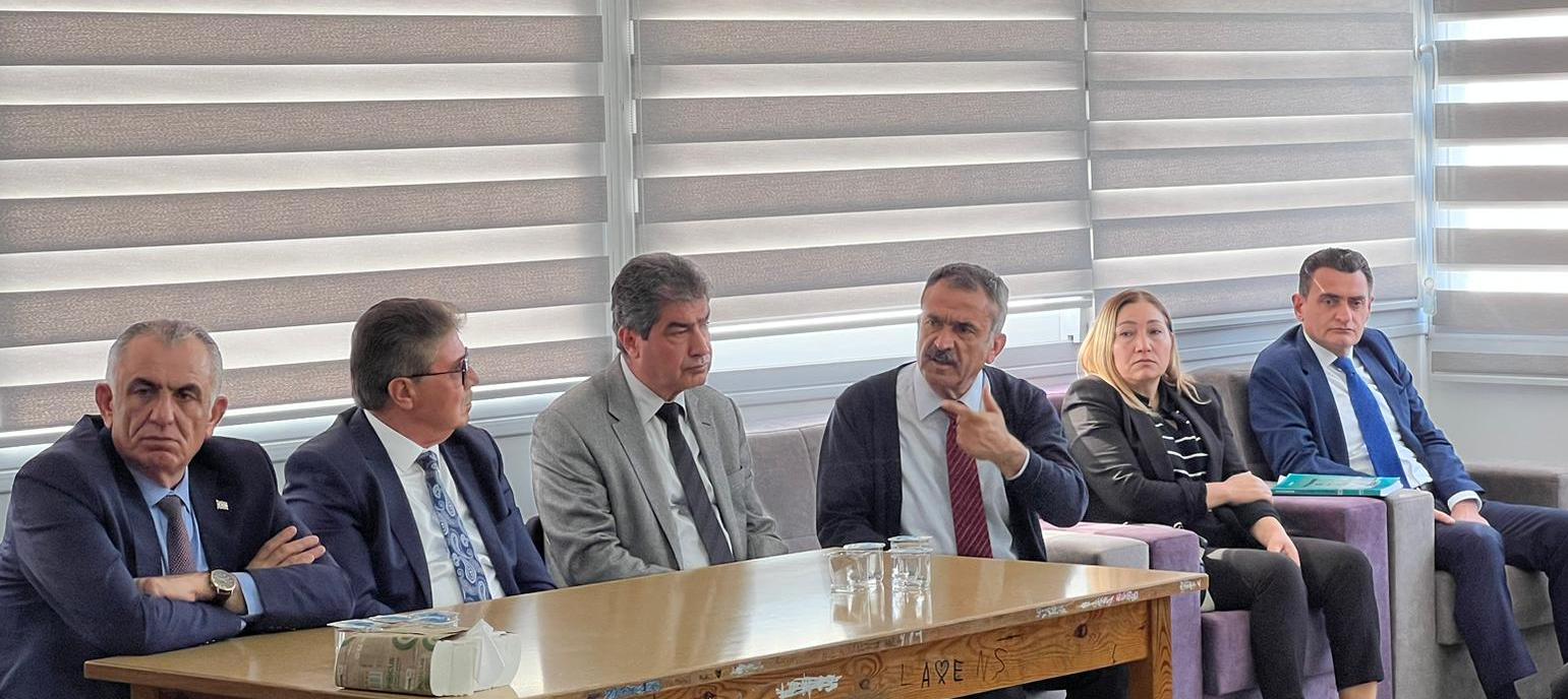 Başbakan Üstel, Gazimağusa Türk Maarif Koleji’ni ziyaret etti