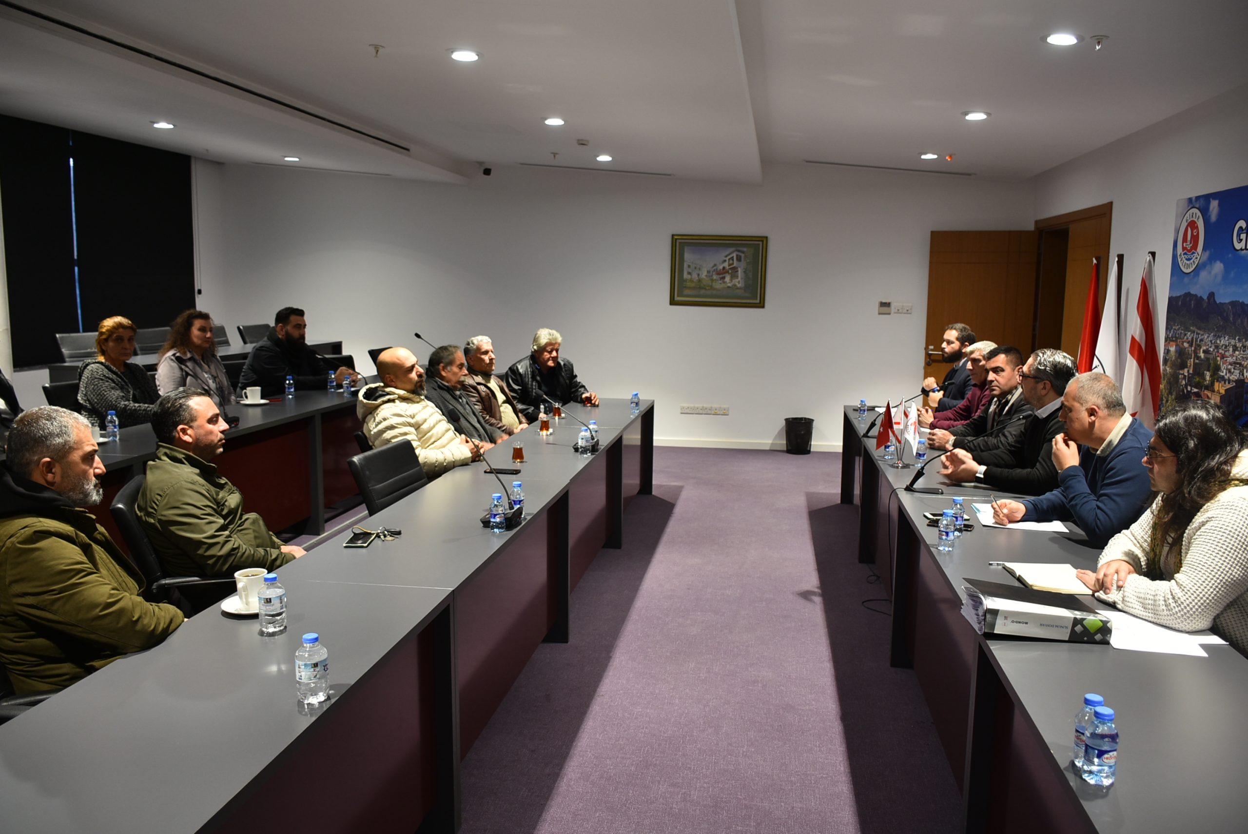 Girne Belediye Başkanı Şenkul, Girne Bölge Muhtarları ile depremzedeler ve yardım konusunda toplantı gerçekleştirdi