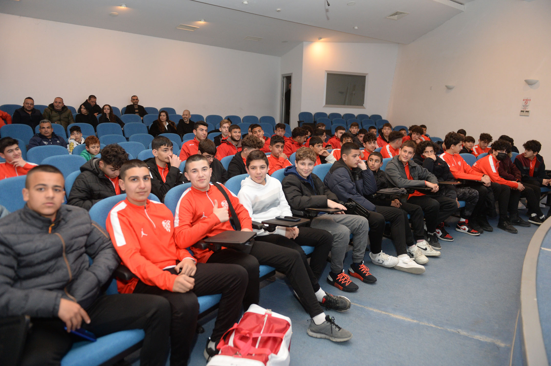 Gönyeli-Alayköy Belediyesi’nden Gönyeli Futbol Akademisi futbolcularına sağlıklı beslenme eğitimleri