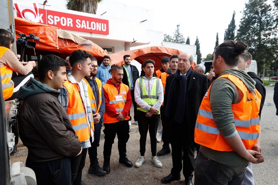 Cumhurbaşkanı Tatar Afet Yardım Merkezi’ni ziyaret etti
