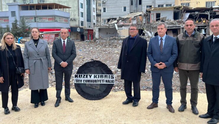 Başbakan Üstel, İsias Otel enkazına siyah çelenk bıraktı:’İnanıyorum ki, adil bir yargılama sonucunda, suçlular hak ettikleri ibretlik cezaları alacak’