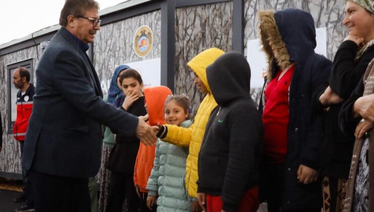 Üstel, Hatay’da kurulan konteyner kenti ziyaret etti