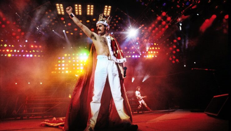 Freddie Mercury’nin kişisel eşyalarından oluşan koleksiyonu müzayede öncesi Londra’da sergileniyor