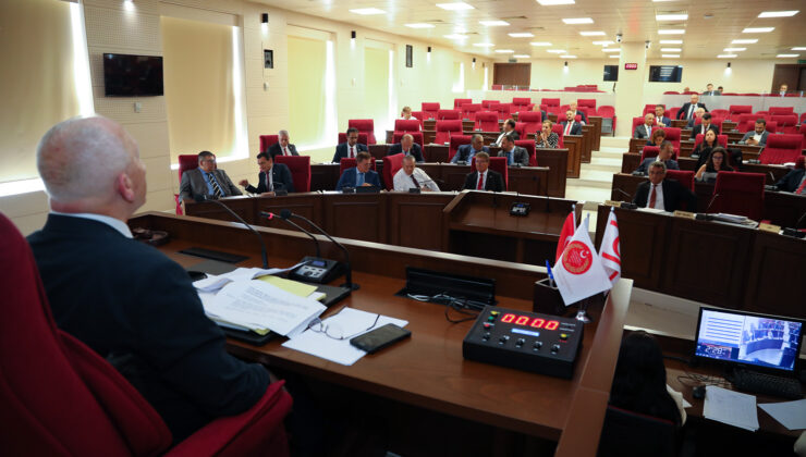 Meclisin olağanüstü toplantısı:3 yasa tasarısı ve 2 yasa önerisi oybirliğiyle kabul edildi