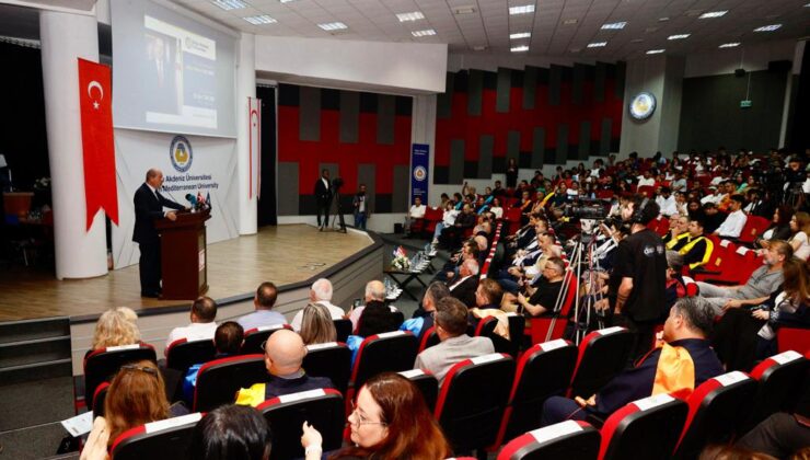Cumhurbaşkanı Tatar DAÜ’de geleneksel ilk dersi verdi: ‘Bizim Türkiye ile yürüttüğümüz milli siyaset, Kıbrıs’ın kuzeyinde bir Türk devletidir’