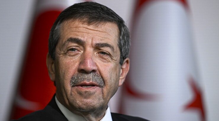Ertuğruloğlu, Kurucu Cumhurbaşkanı Denktaş’ı vefatının 12. yıl dönümünde saygı, minnet ve rahmetle andı – BRTK