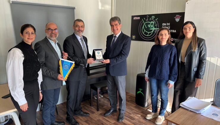 Telsim Şampiyon Melekler anısına piyano, notebook ve projeksiyon sistemini GMTMK’ye armağan etti – BRTK