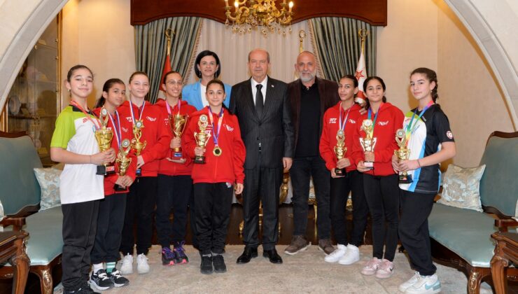 Cumhurbaşkanı Tatar, çocuk fitness milli takım sporcularını kabul etti