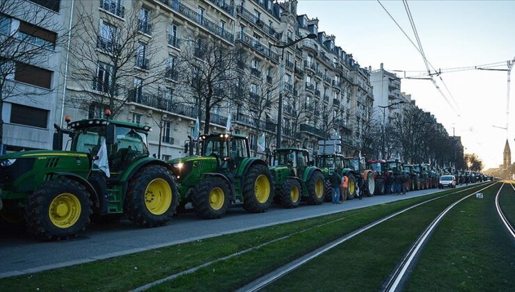 Fransa’da çiftçiler traktörleriyle “Paris’i kuşatma eylemi” yaptı – BRTK
